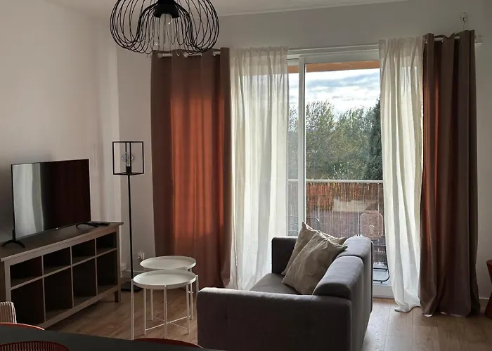 Familial Avec Parking Privatif * Carcassonne